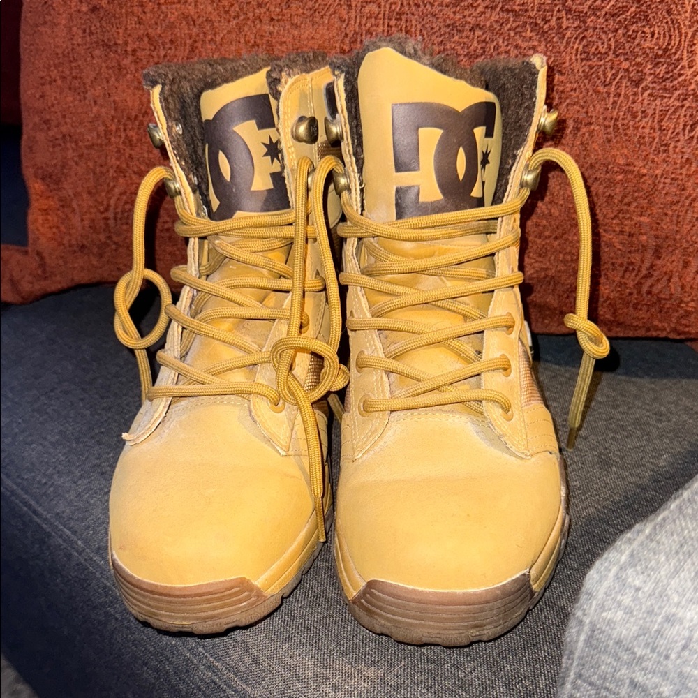 DC Tan Fur Lined Mens Boots